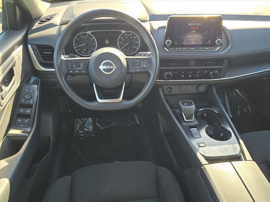 Used 2024 Nissan Rogue S image 11