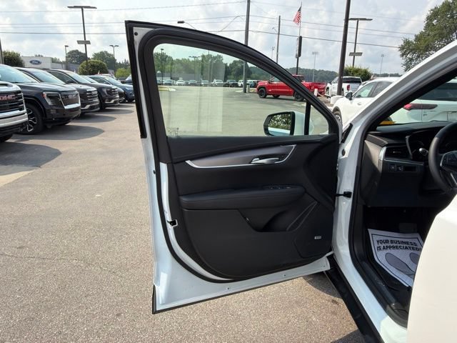 Used 2024 Cadillac XT5 Luxury w/ LPO, Floor Liner Package AWD/4WD image 12