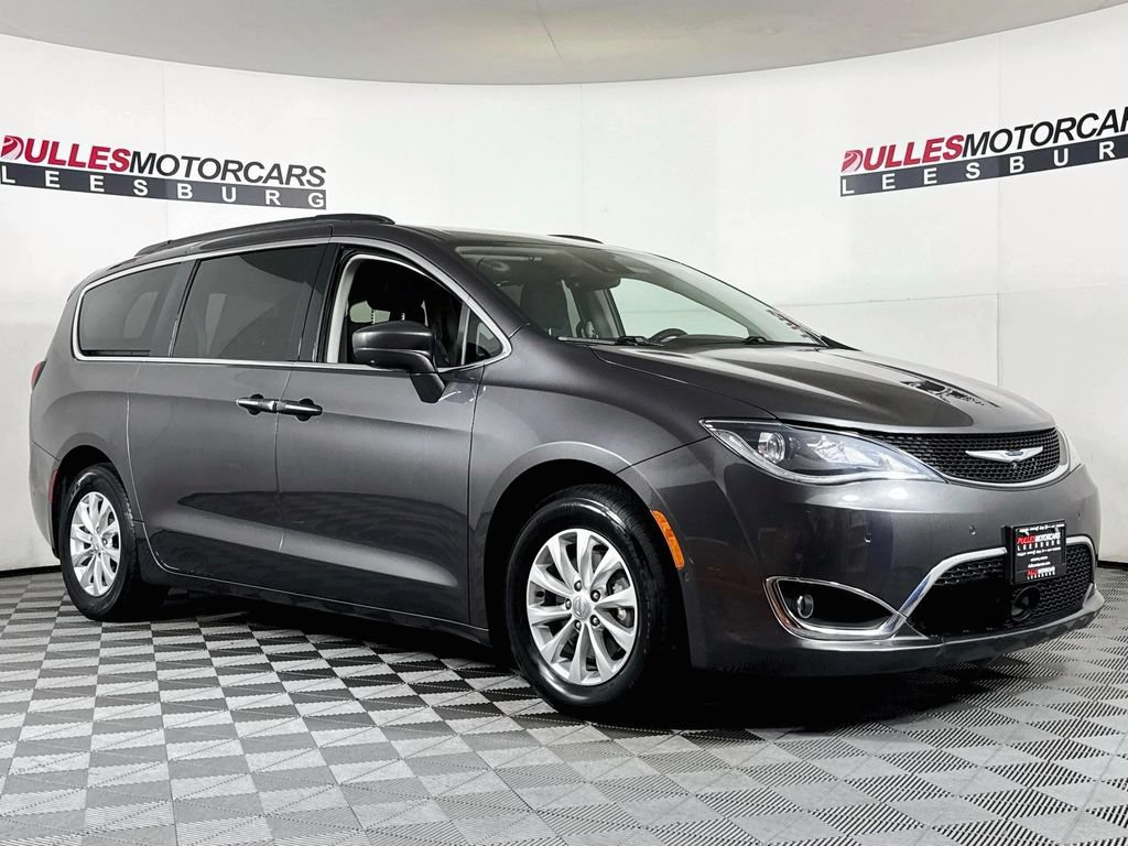 Used 2019 Chrysler Pacifica Touring Plus w/ Advanced Safetytec Group FWD image 1