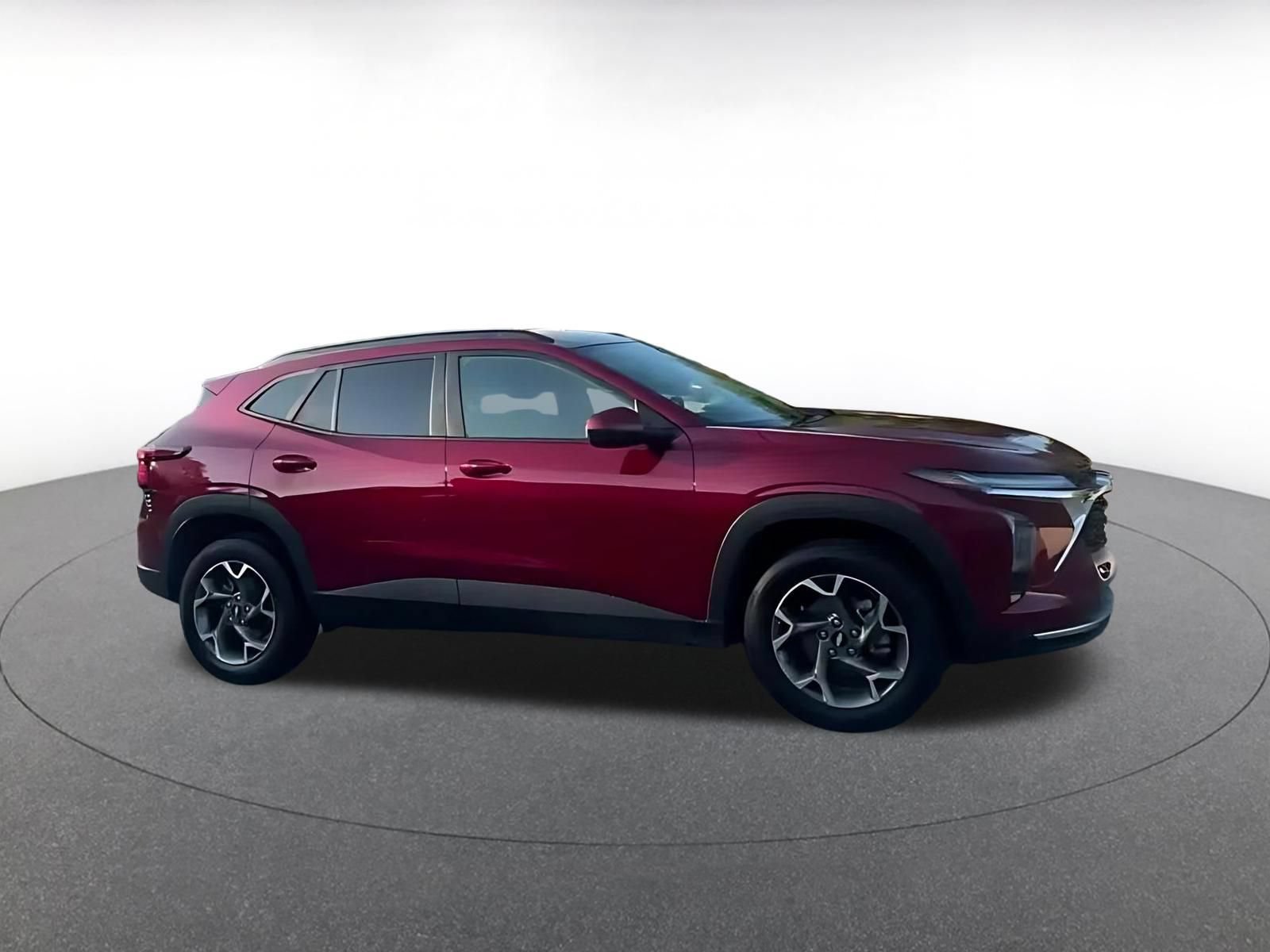 Used 2025 Chevrolet Trax LT w/ LT Convenience Package FWD image 2