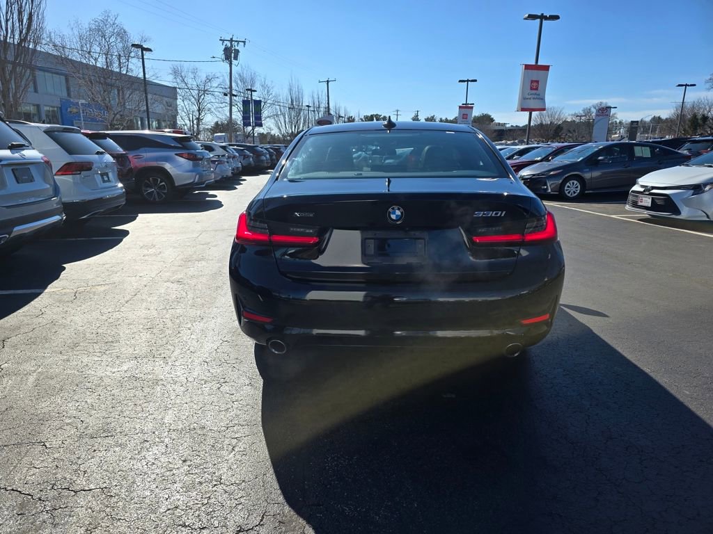 Used 2021 BMW 330i xDrive Sedan w/ Premium Package image 7