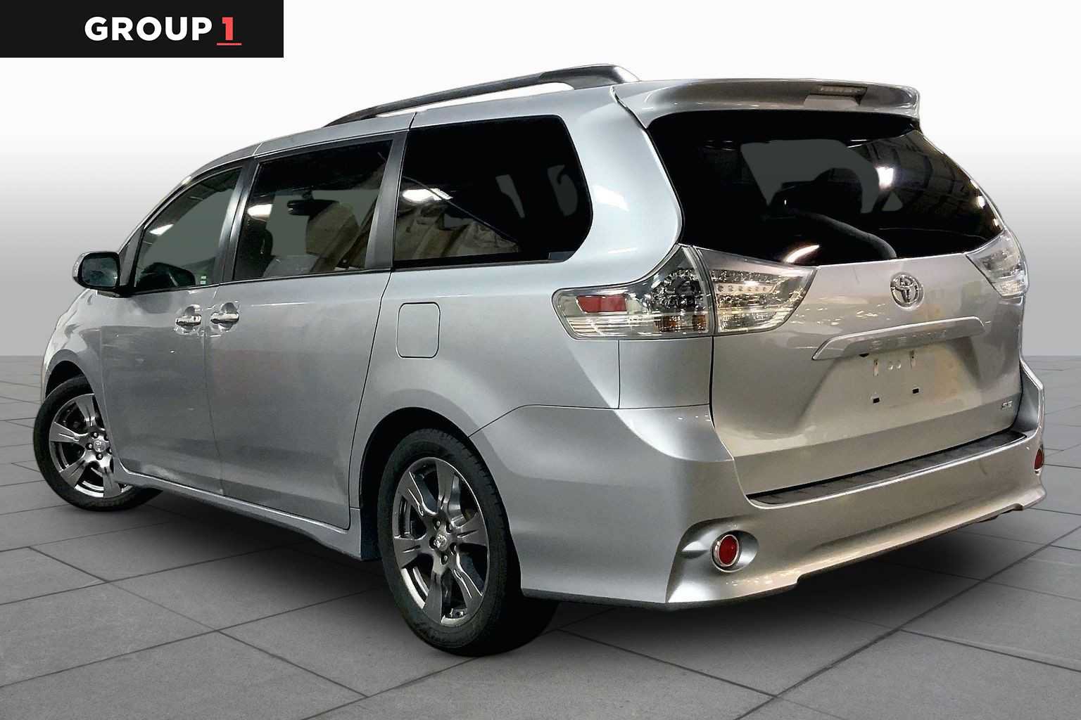 Used 2017 Toyota Sienna SE FWD image 12