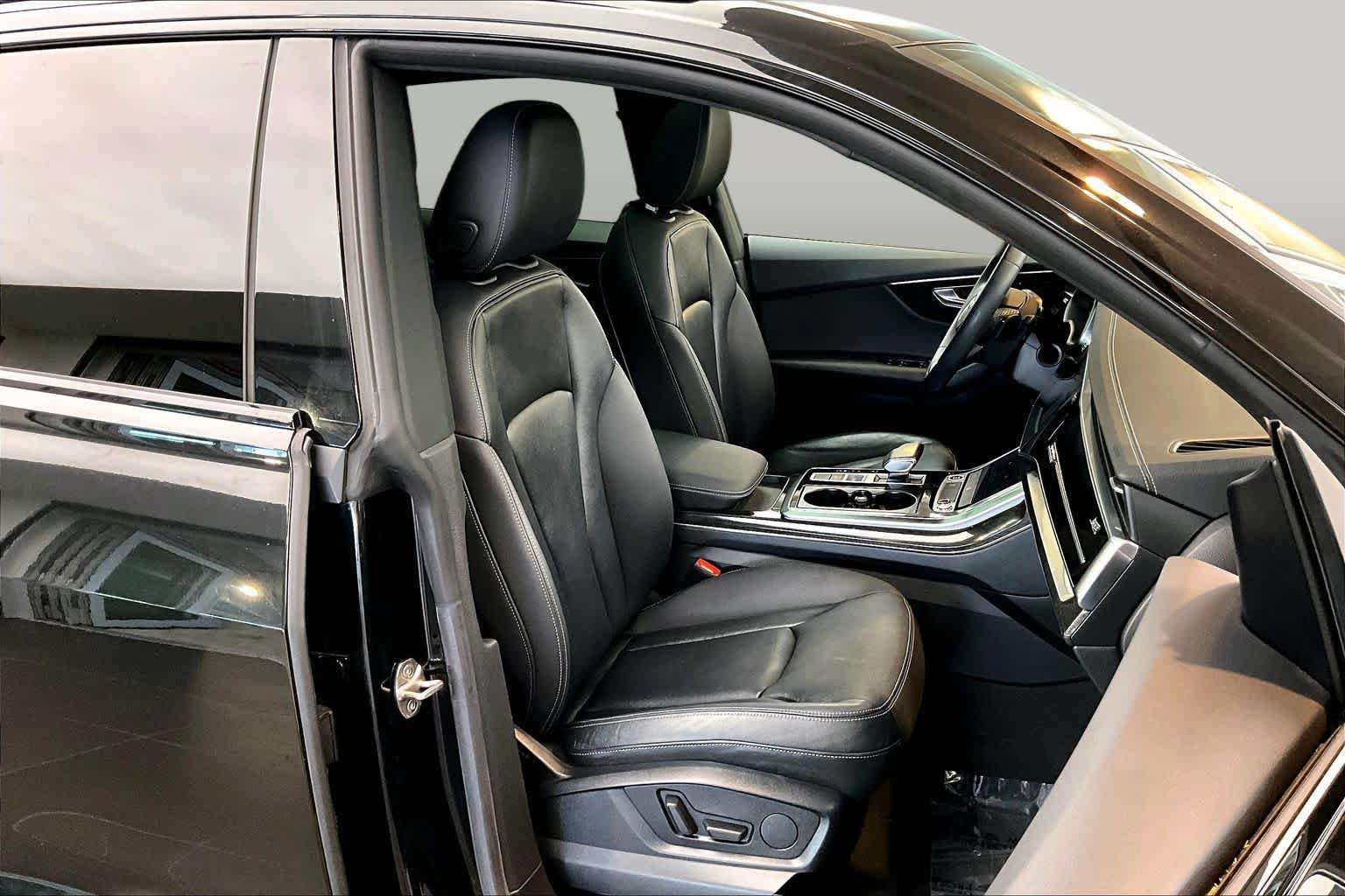 Used 2023 Audi Q8 Premium w/ Convenience Package AWD/4WD image 9