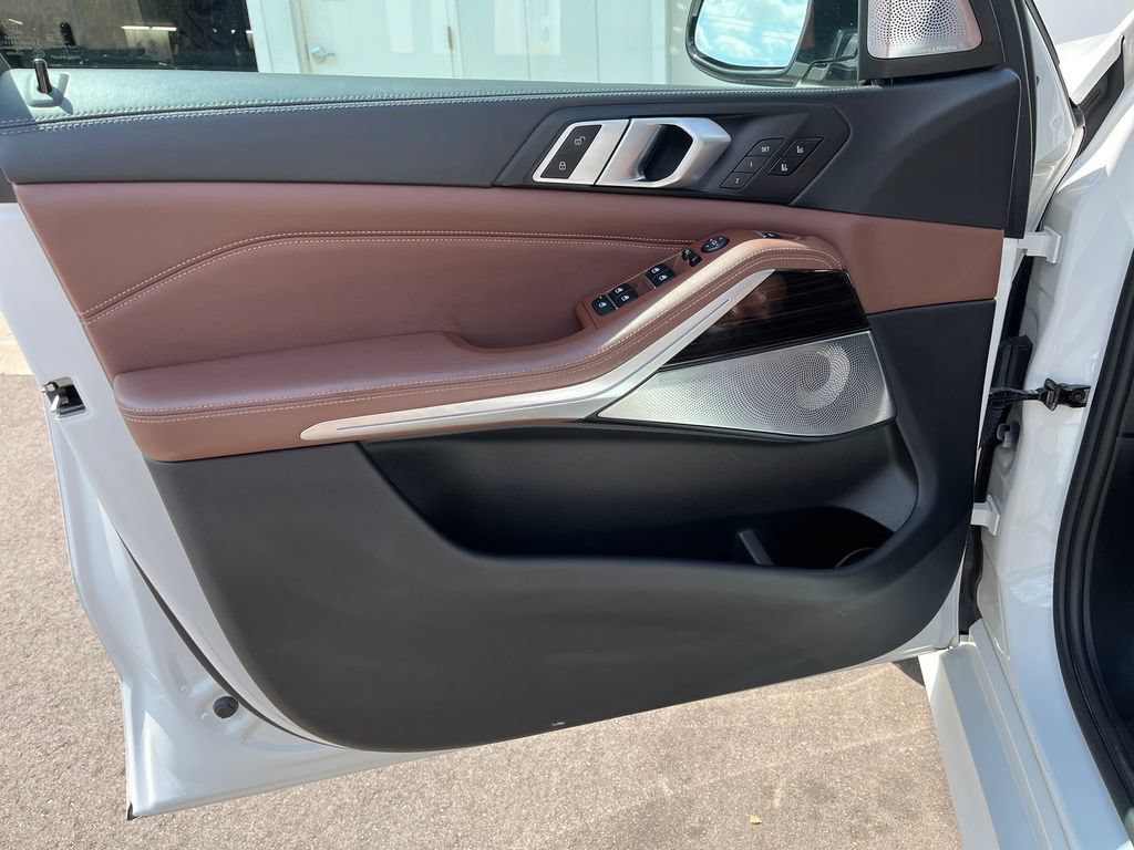 Used 2021 BMW X5 M50i AWD/4WD image 10