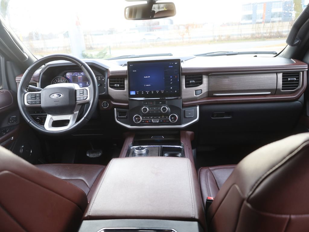 Used 2024 Ford Expedition Limited image 23