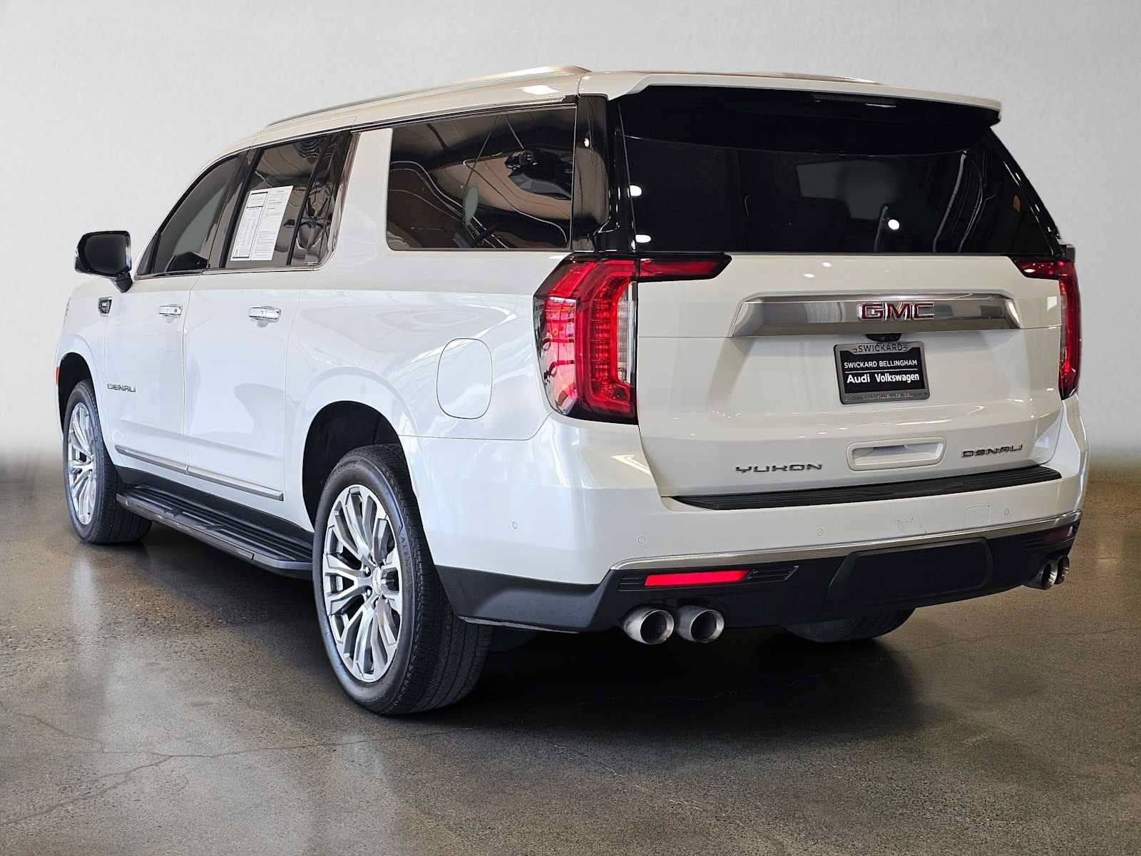 Used 2024 GMC Yukon XL Denali w/ Advanced Technology Package AWD/4WD image 5