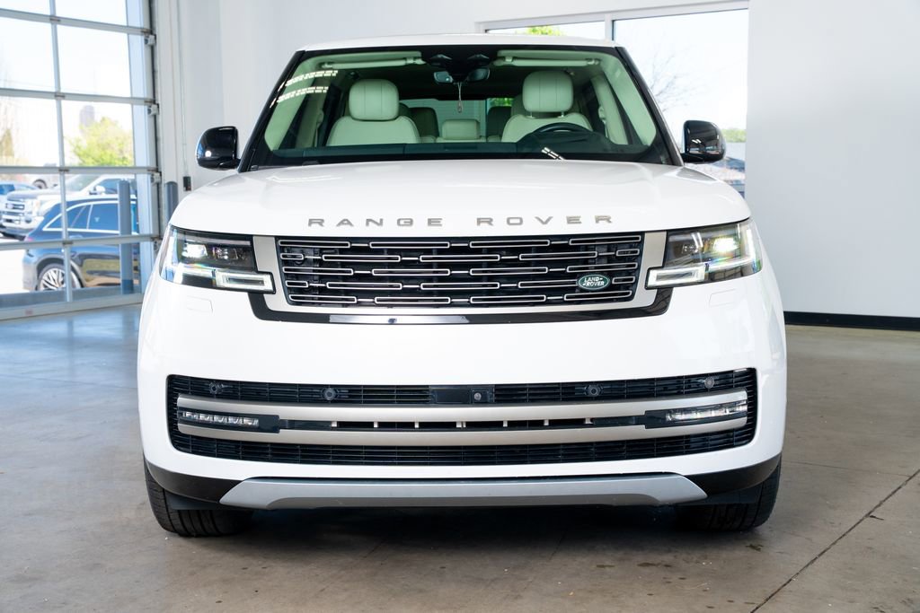 Used 2024 Land Rover Range Rover Long Wheelbase SE image 3