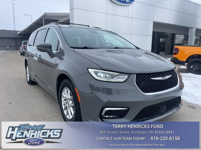 Used 2022 Chrysler Pacifica Touring-L image 1