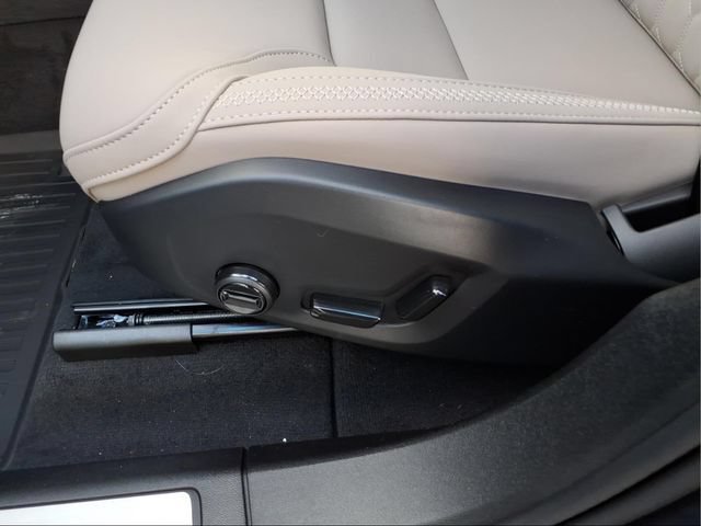 New 2026 Volvo XC60 T8 Plus w/ Protection Package Premier AWD/4WD image 13