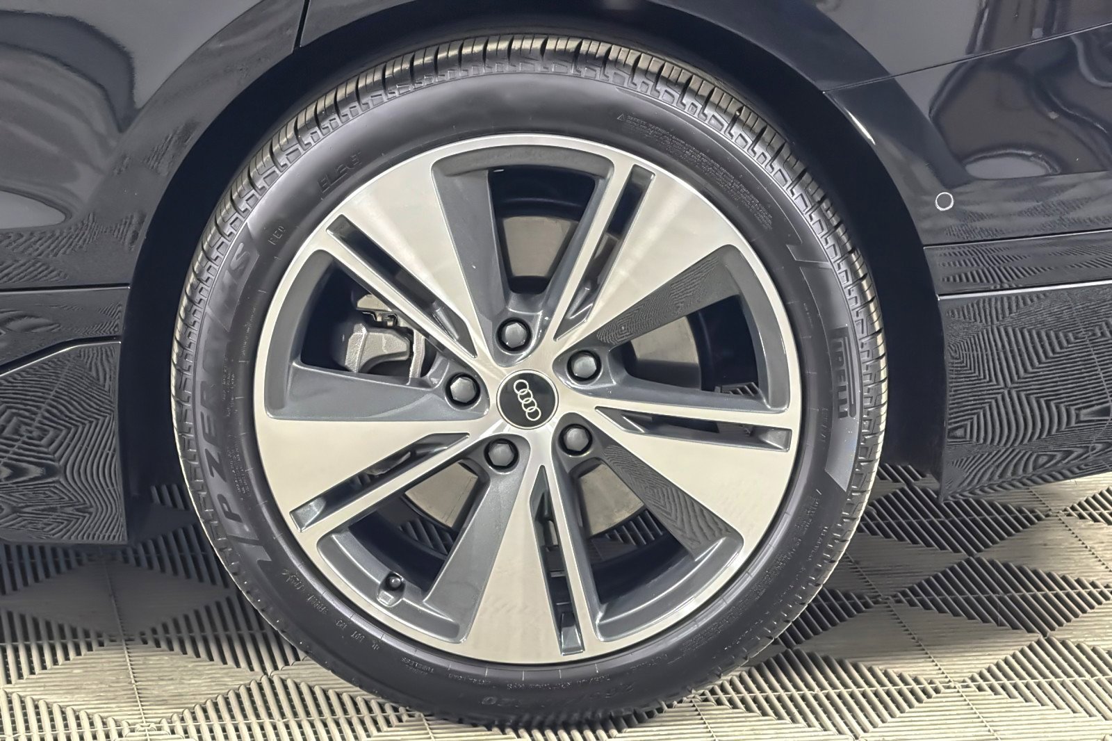 Certified 2025 Audi A6 e-tron Premium Plus w/ Premium Plus image 25