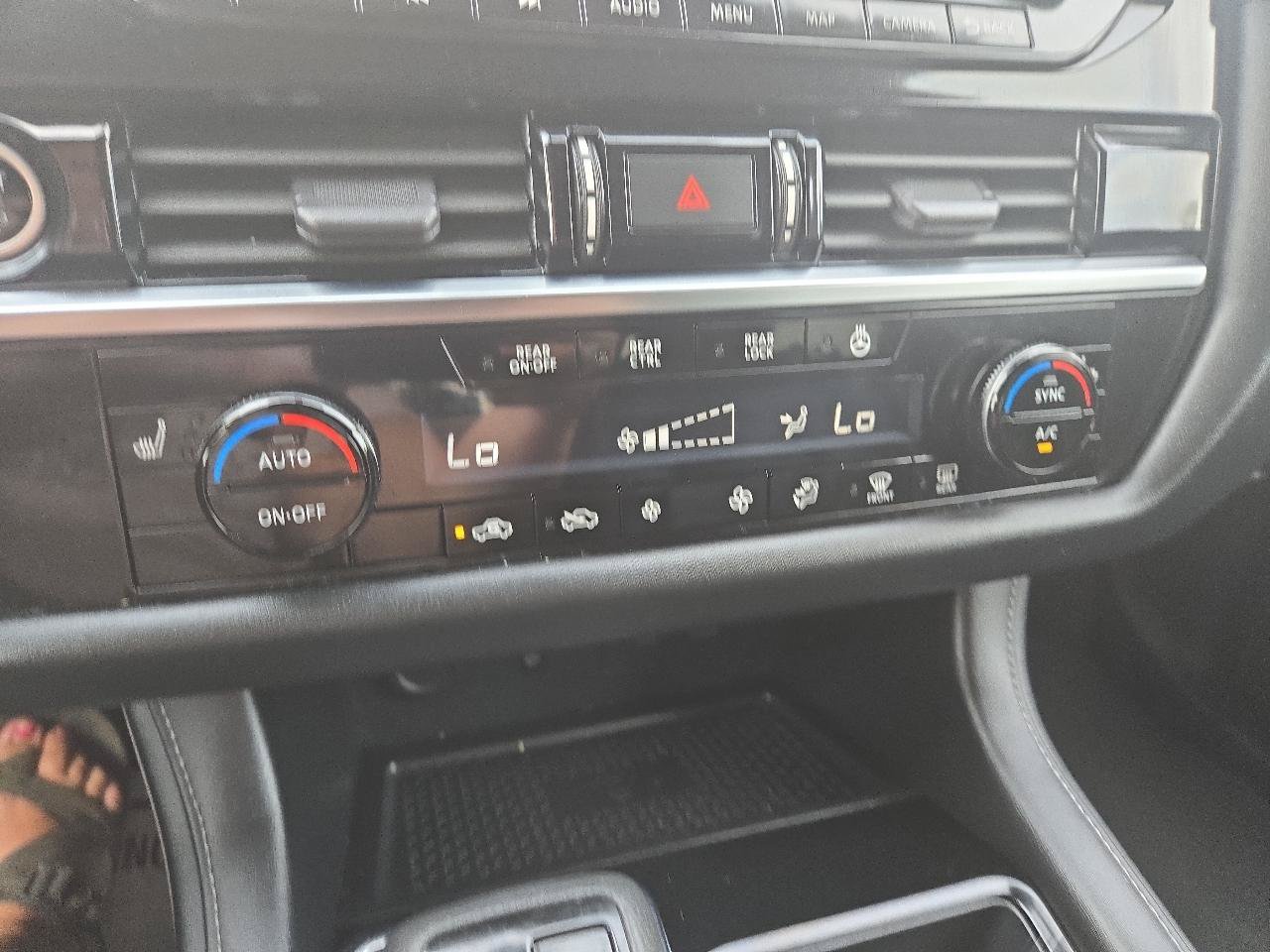 Used 2023 Nissan Pathfinder SL AWD/4WD image 22