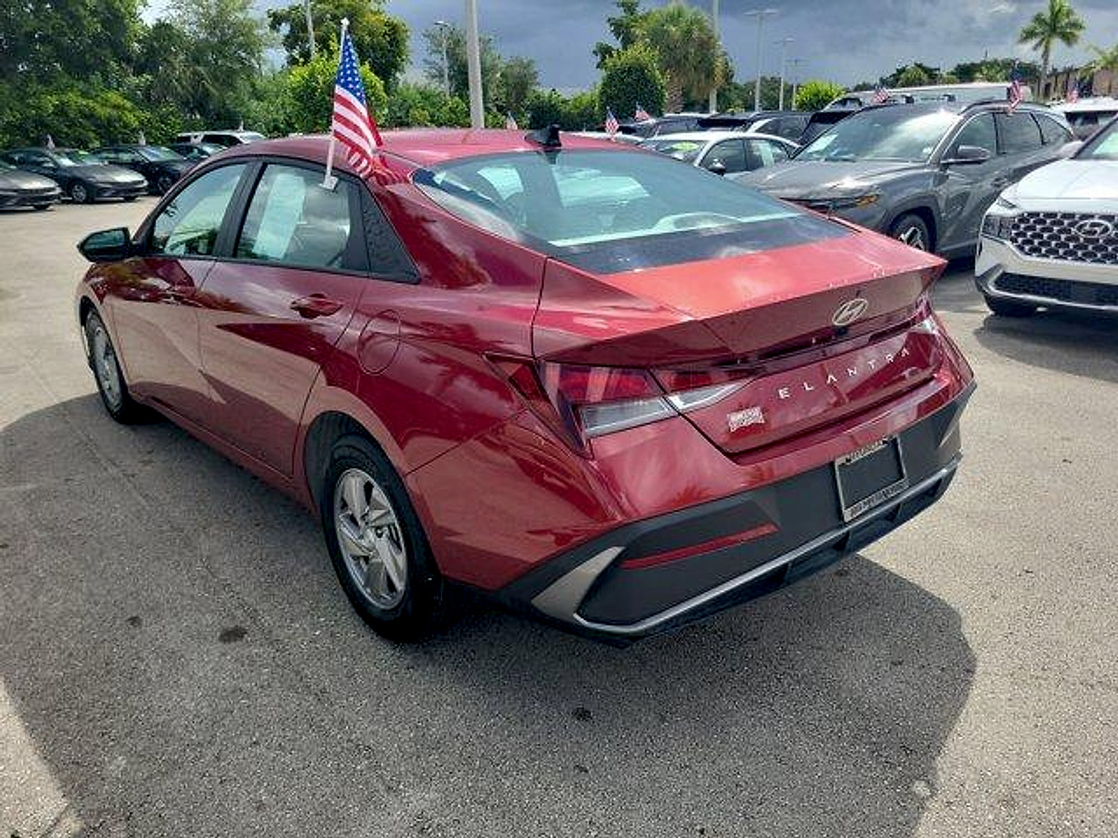 Certified 2025 Hyundai Elantra SE w/ Cargo Package FWD image 7