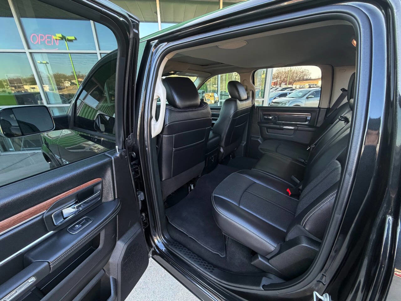 Used 2018 RAM 1500 Laramie AWD/4WD image 13