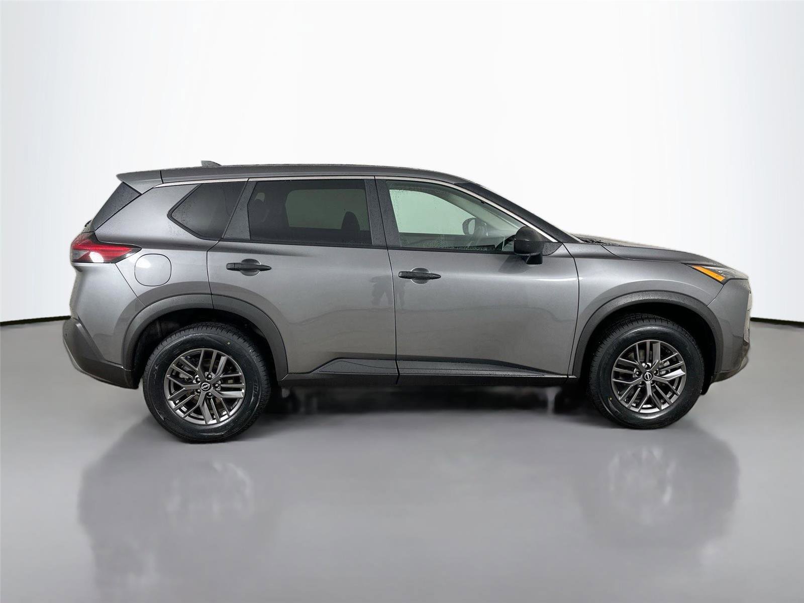 Used 2023 Nissan Rogue S AWD/4WD image 16