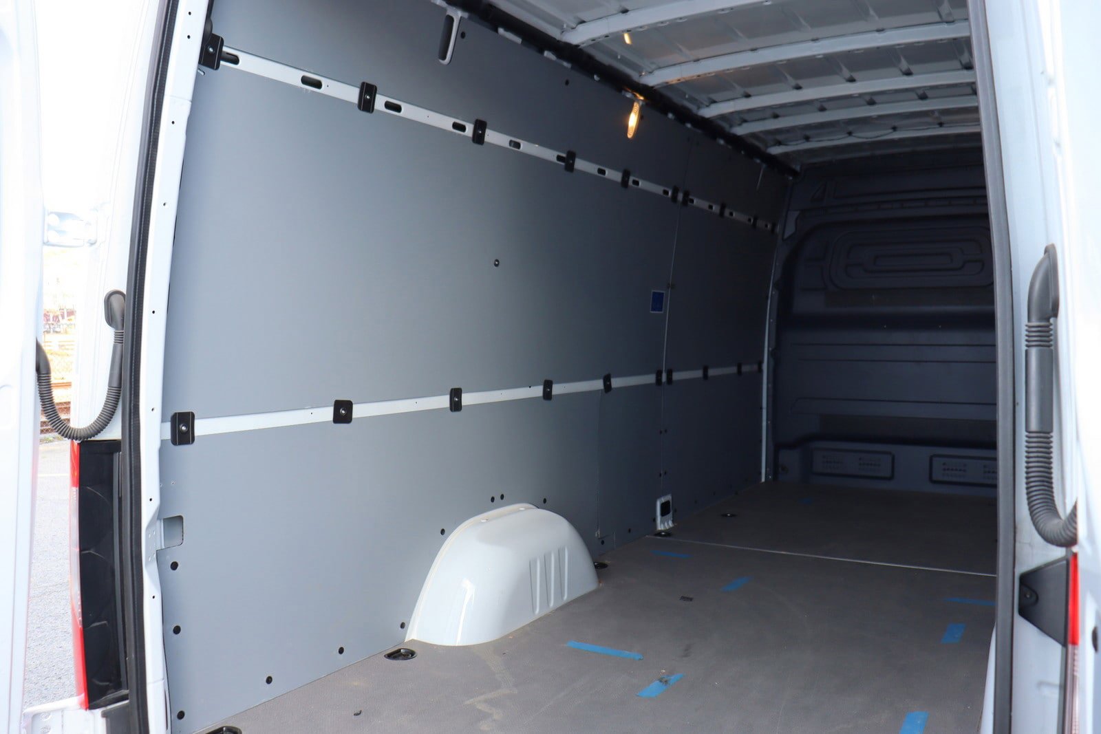 Used 2024 Mercedes-Benz eSprinter 170 Cargo image 40