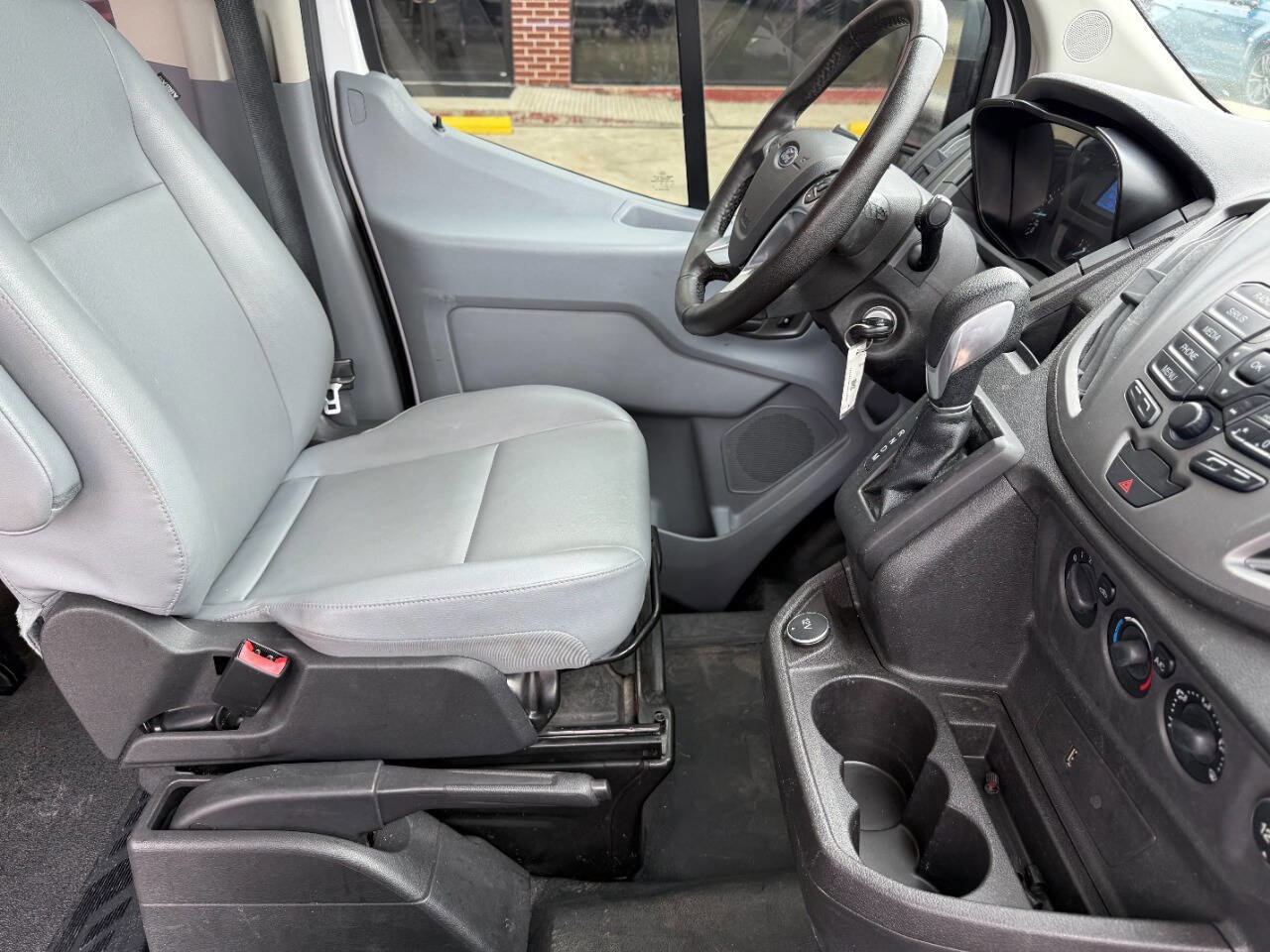 Used 2017 Ford Transit 150 XL RWD image 10