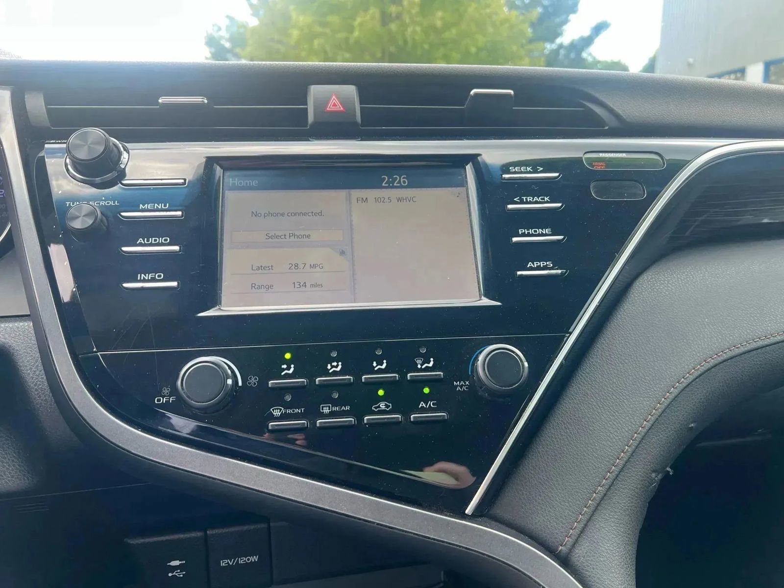 Used 2018 Toyota Camry LE image 17