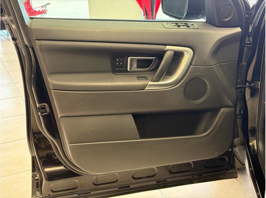 Used 2019 Land Rover Discovery Sport HSE AWD/4WD image 10