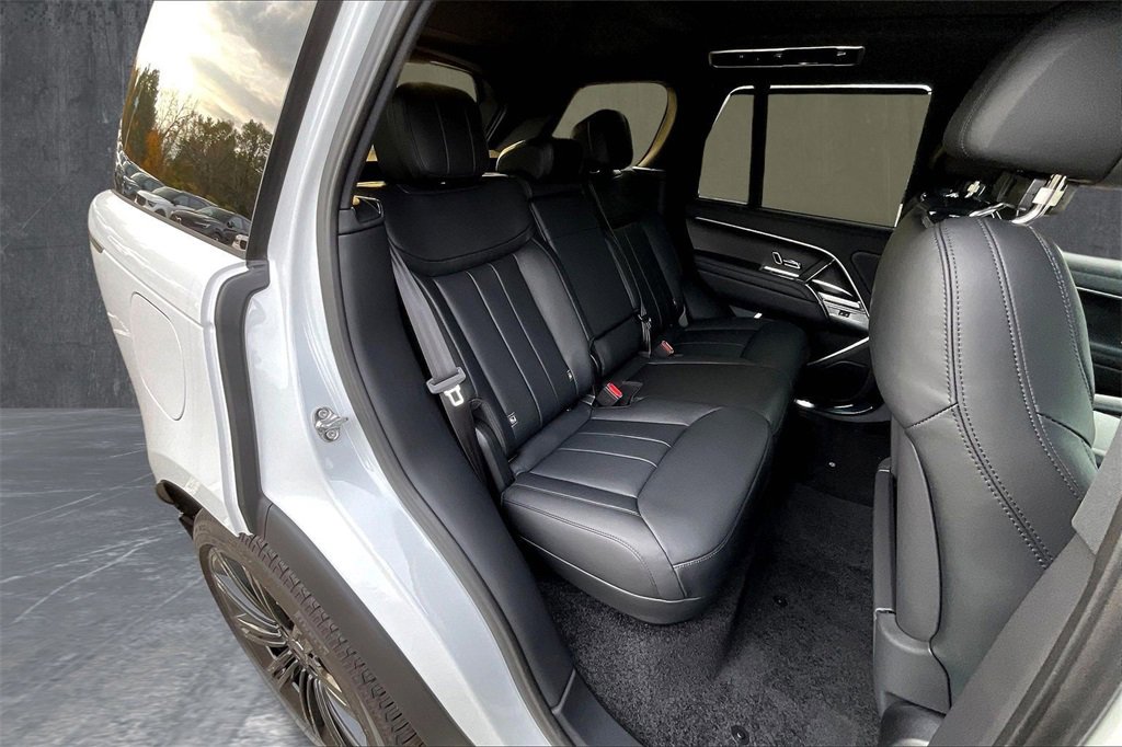 New 2025 Land Rover Range Rover SE image 9