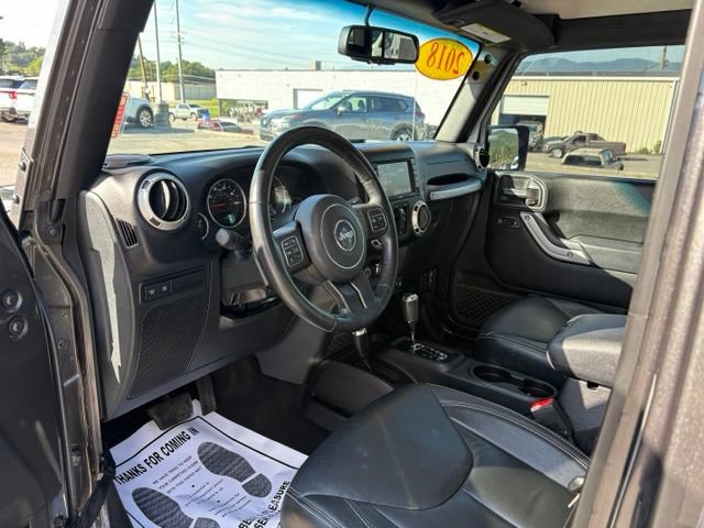 Used 2018 Jeep Wrangler Unlimited Rubicon w/ Cold Weather Group AWD/4WD image 3