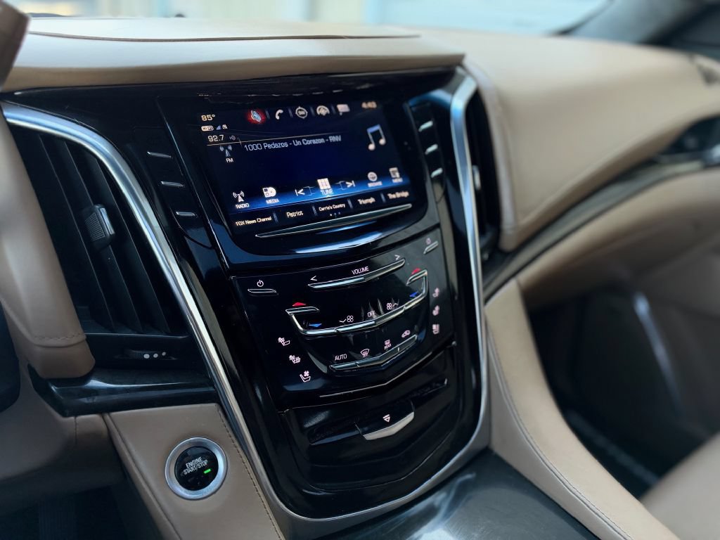 Used 2019 Cadillac Escalade Platinum AWD/4WD image 16