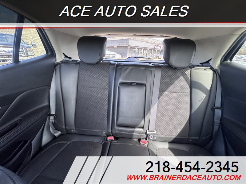 Used 2021 Buick Encore Preferred AWD/4WD image 18