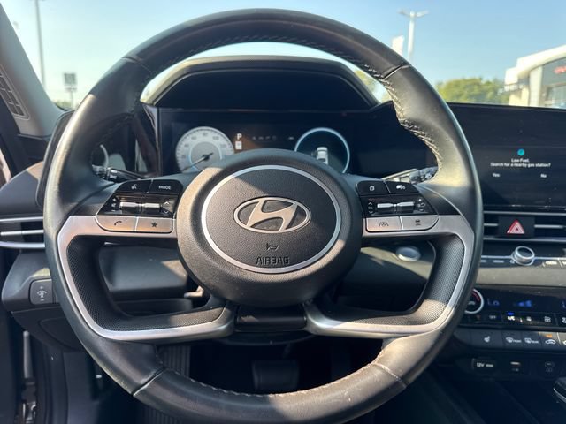 Used 2025 Hyundai Elantra SEL FWD image 21