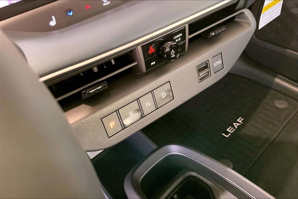 New 2026 Nissan Leaf Platinum+ w/ Floor Mat Package (Platinum+) image 10
