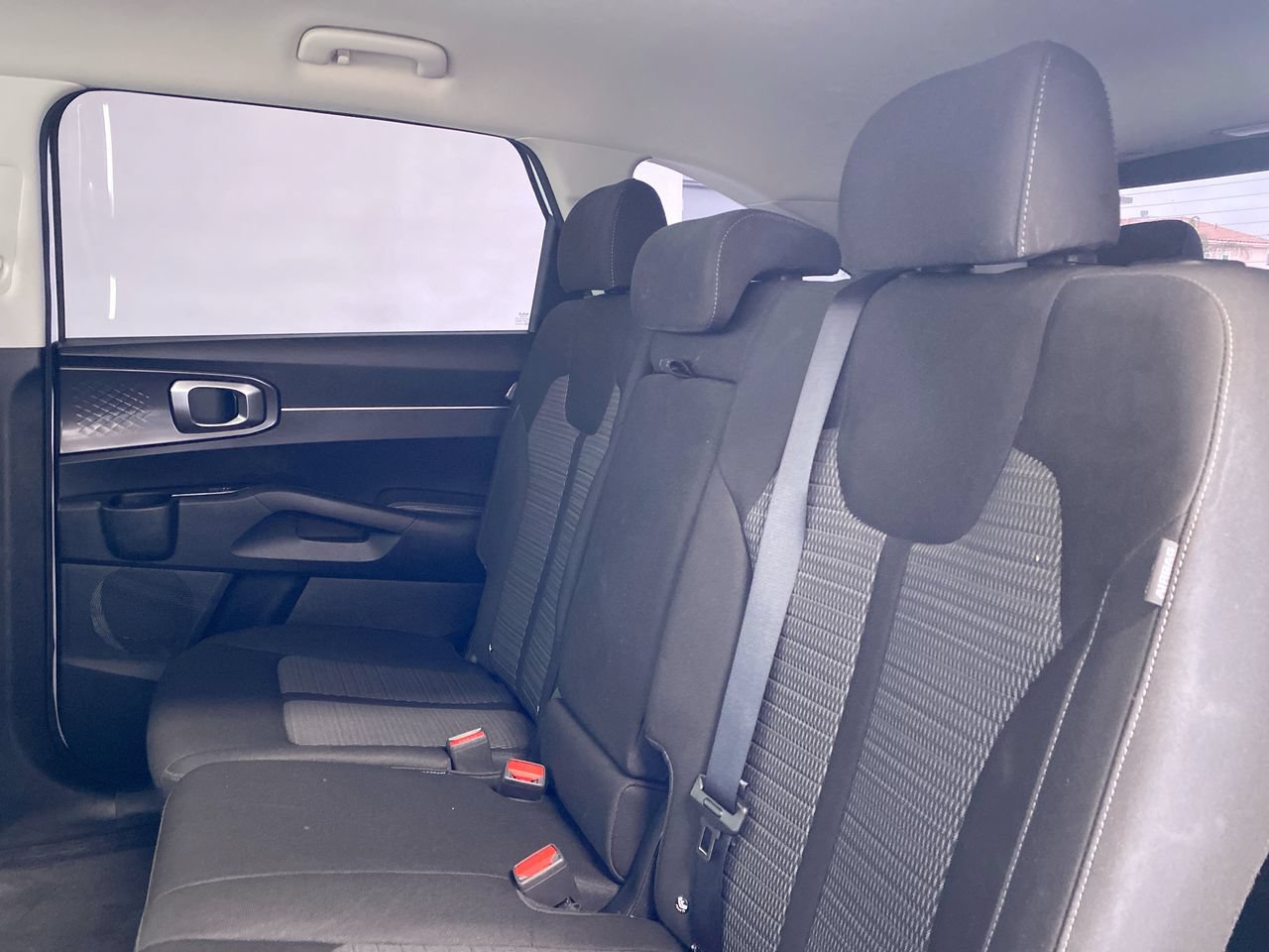 Certified 2025 Kia Sorento LX FWD image 33