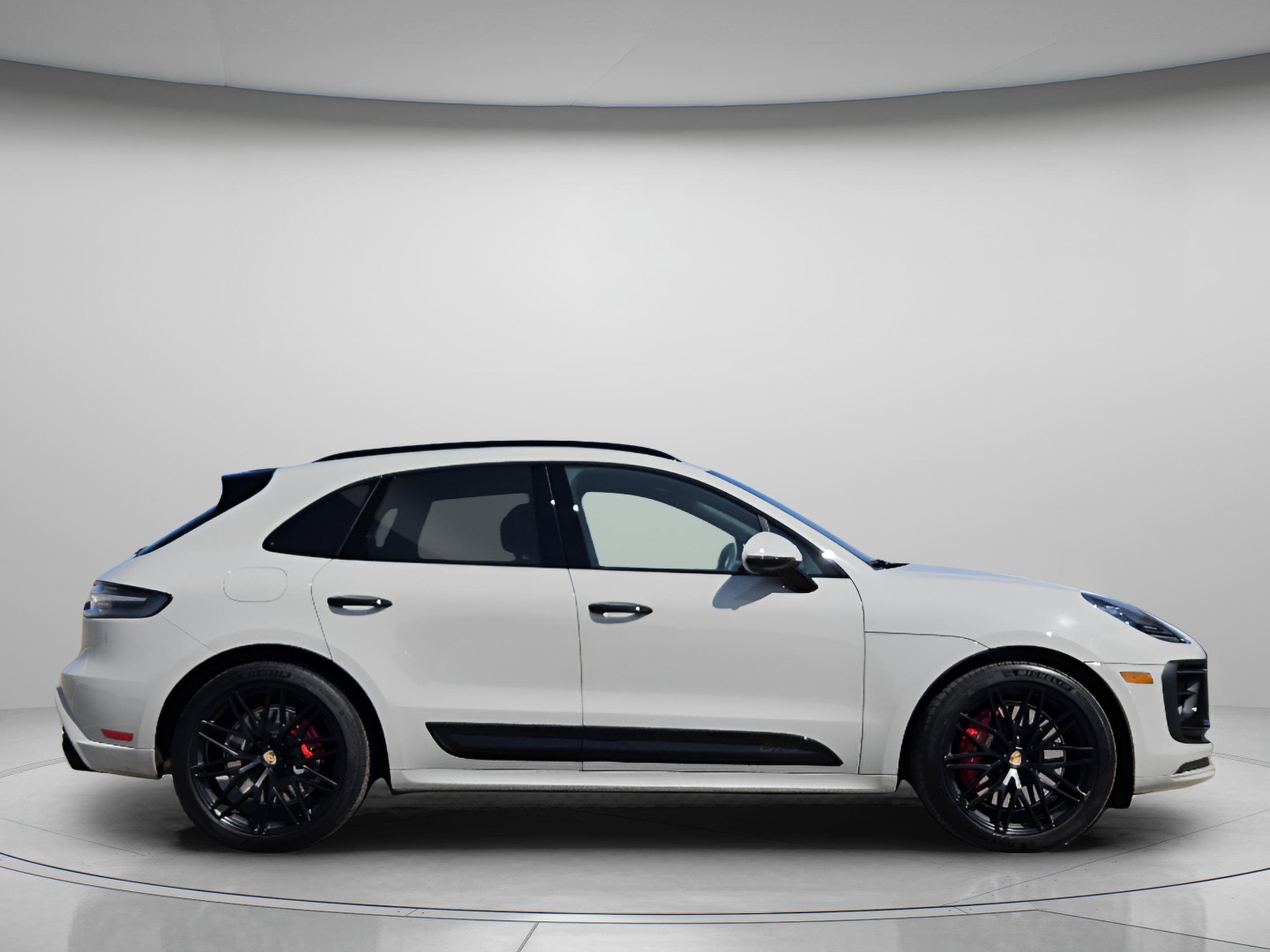 Certified 2024 Porsche Macan GTS image 7