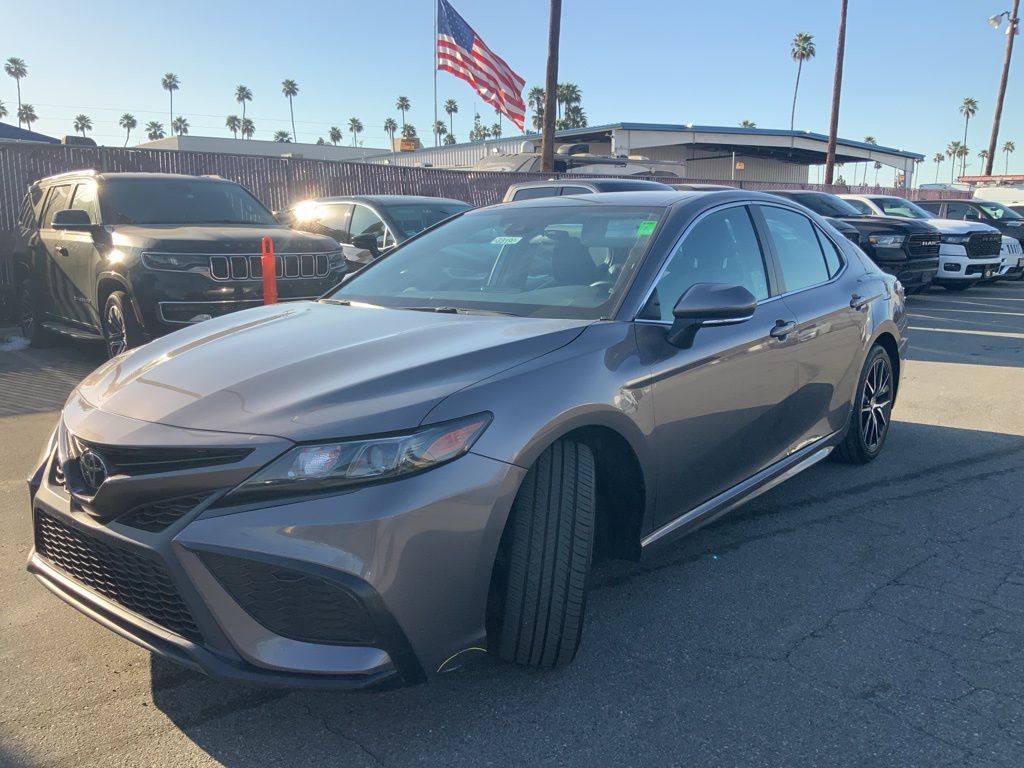 Used 2024 Toyota Camry SE w/ Cold Weather Package image 3