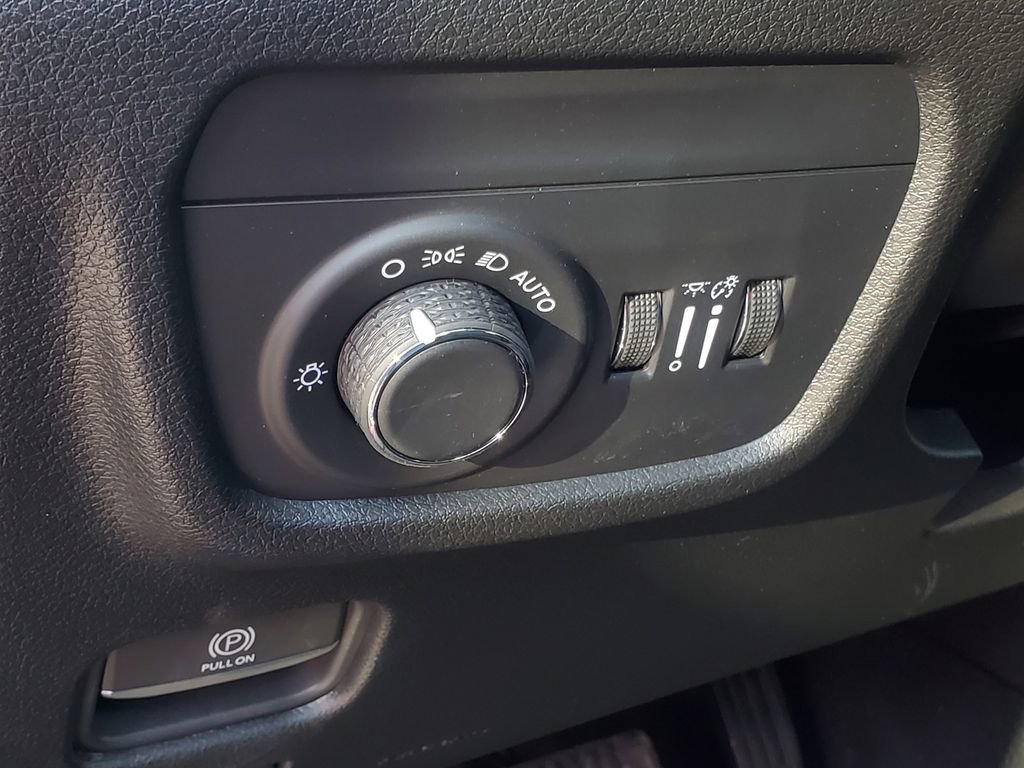 Used 2025 Jeep Grand Cherokee L Laredo AWD/4WD image 14
