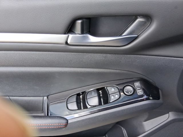 Used 2025 Nissan Altima 2.5 SR FWD image 8