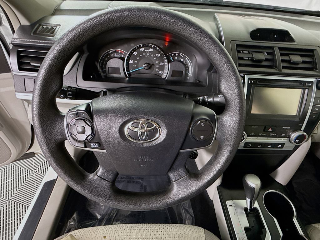Used 2014 Toyota Camry LE FWD image 17