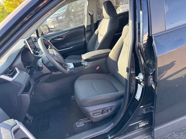 Used 2025 Toyota RAV4 XLE AWD/4WD image 13