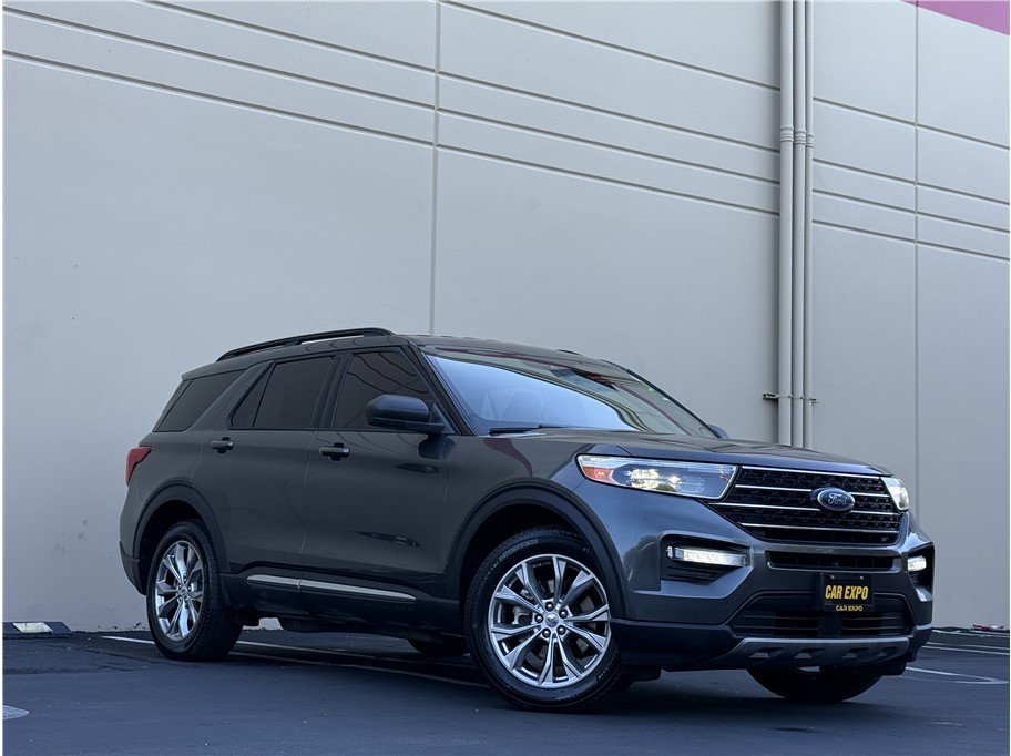 Used 2020 Ford Explorer XLT w/ Equipment Group 202A AWD/4WD image 31