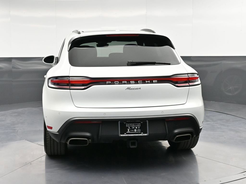 Certified 2022 Porsche Macan image 7