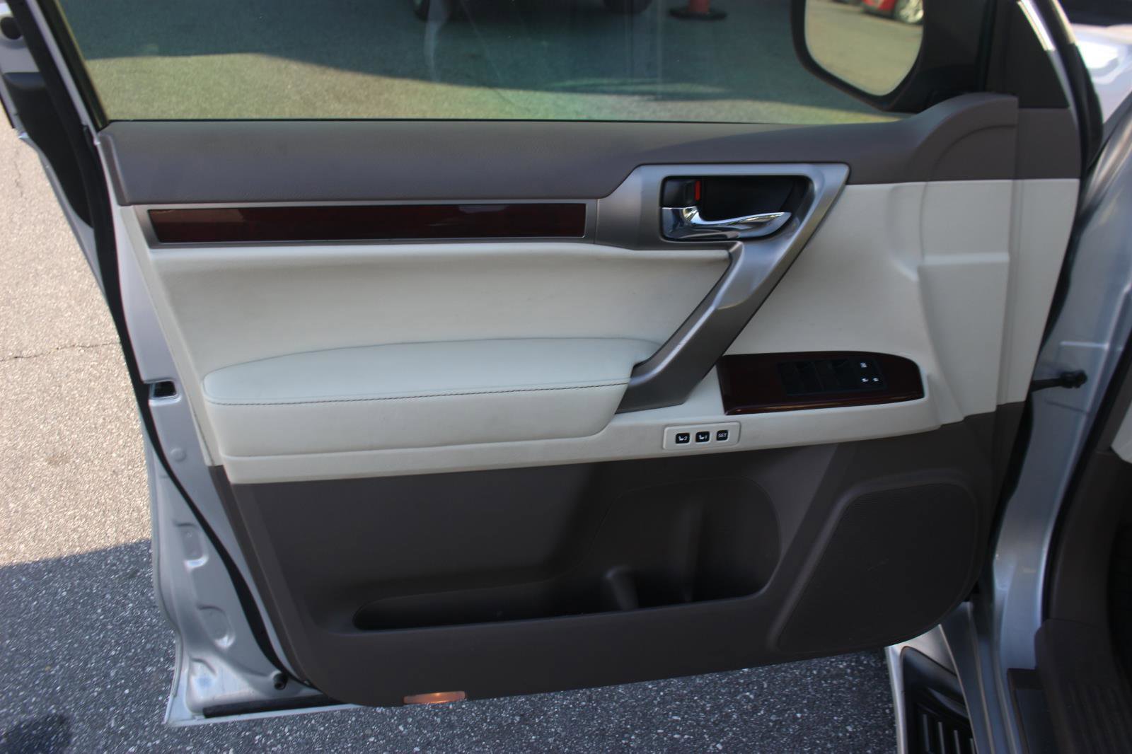 Used 2016 Lexus GX 460 Luxury AWD/4WD image 12