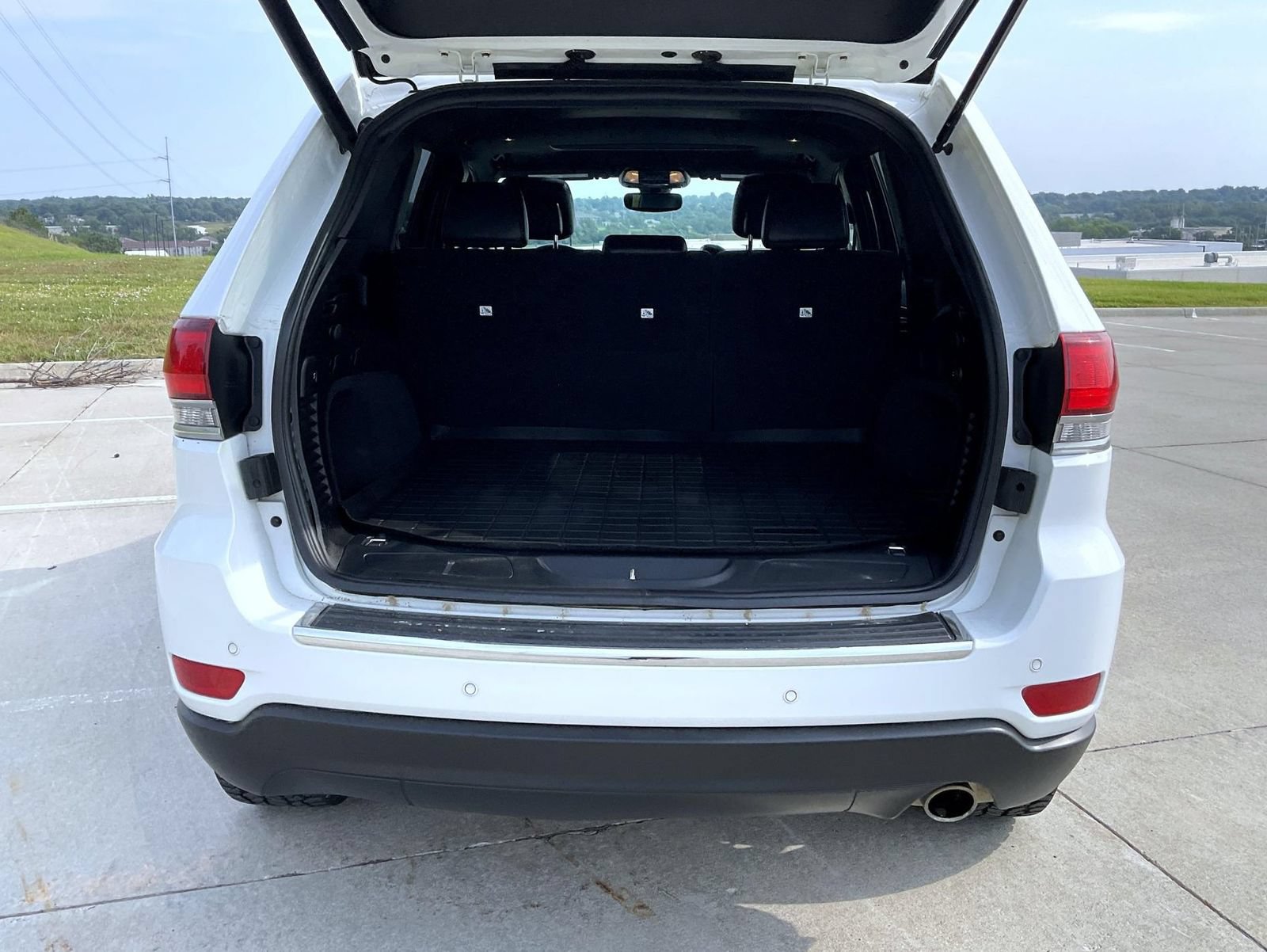Used 2020 Jeep Grand Cherokee Limited AWD/4WD image 9
