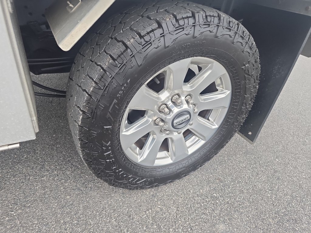 Used 2018 Ford F250 Platinum w/ Platinum Ultimate Package AWD/4WD image 12