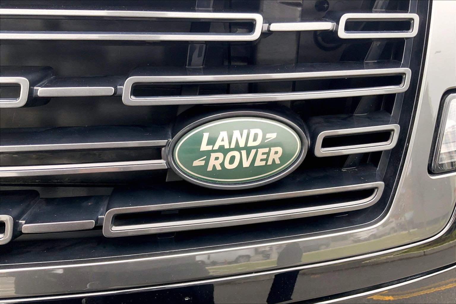 Used 2025 Land Rover Range Rover Long Wheelbase SE image 31