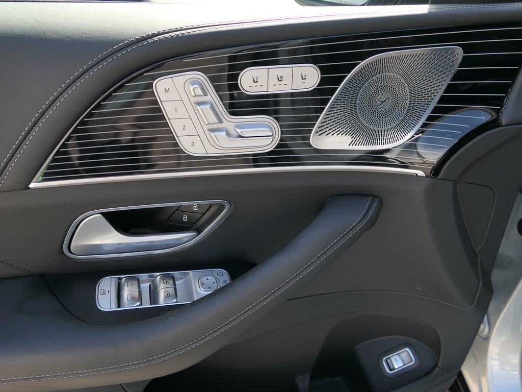 Used 2025 Mercedes-Benz Maybach GLS 600 4MATIC image 13