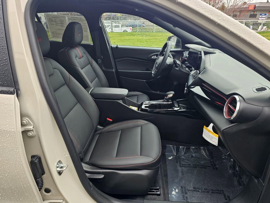 Used 2026 Chevrolet Trax RS w/ Sunroof Package image 11