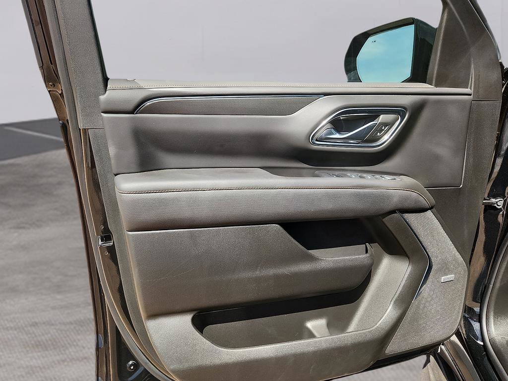 Used 2024 GMC Yukon XL AT4 w/ Technology Package AWD/4WD image 11
