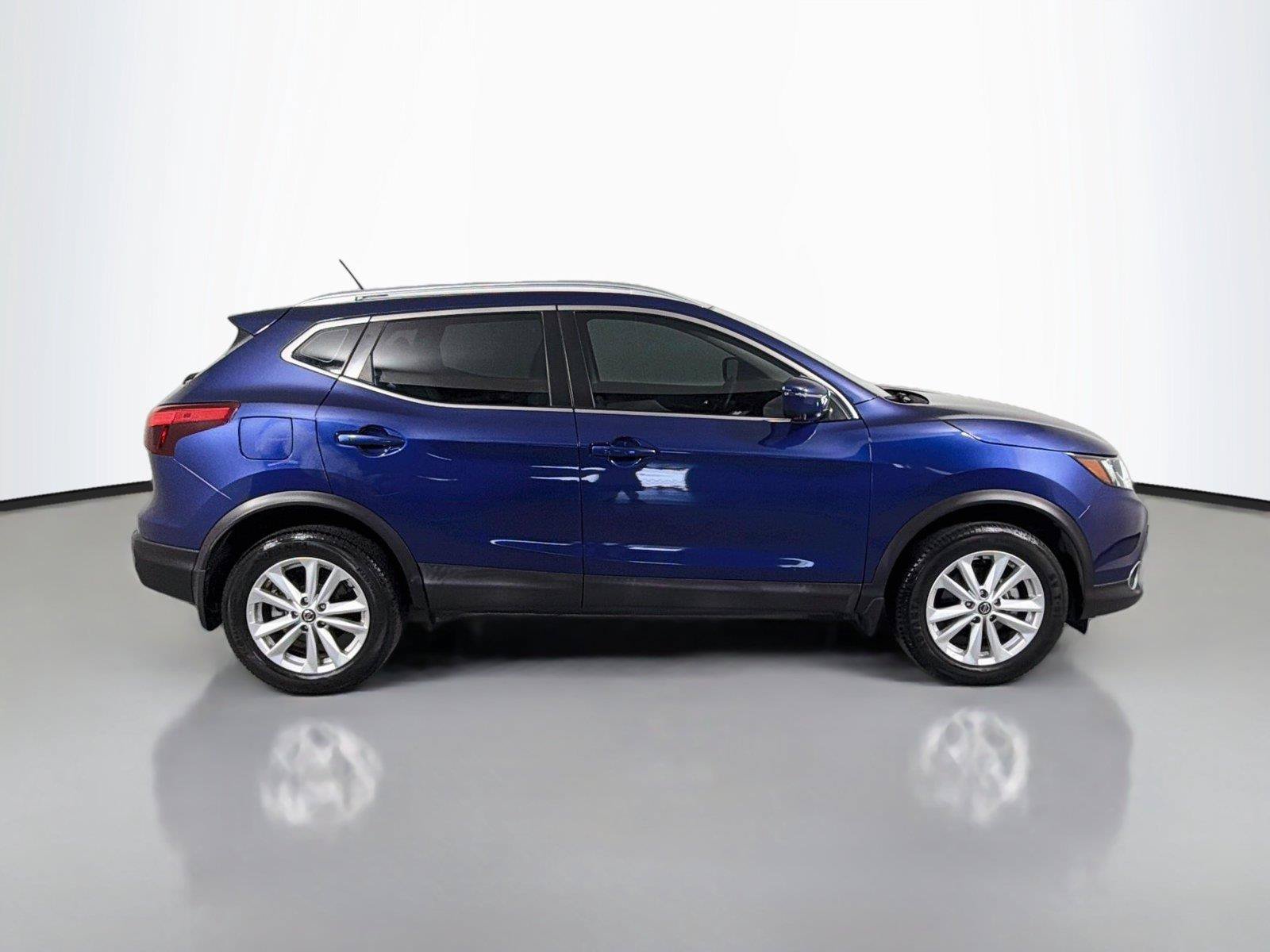 Used 2019 Nissan Rogue Sport SV w/ Technology Package FWD image 4