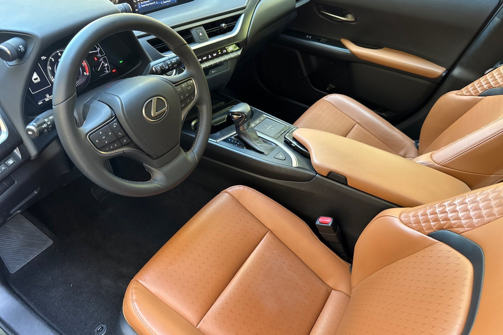 Used 2019 Lexus UX 200 w/ Accessory Package FWD image 4