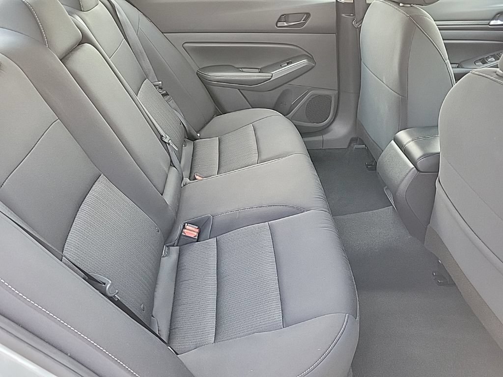 Used 2024 Nissan Altima 2.5 SV FWD image 14