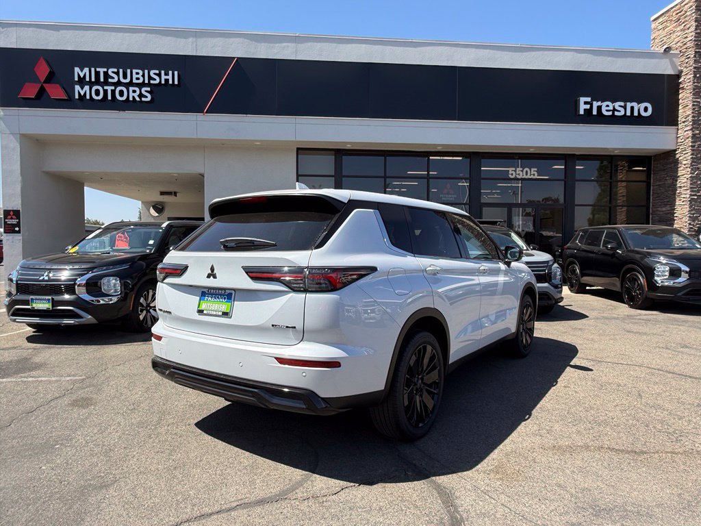 New 2026 Mitsubishi Outlander LE FWD image 8
