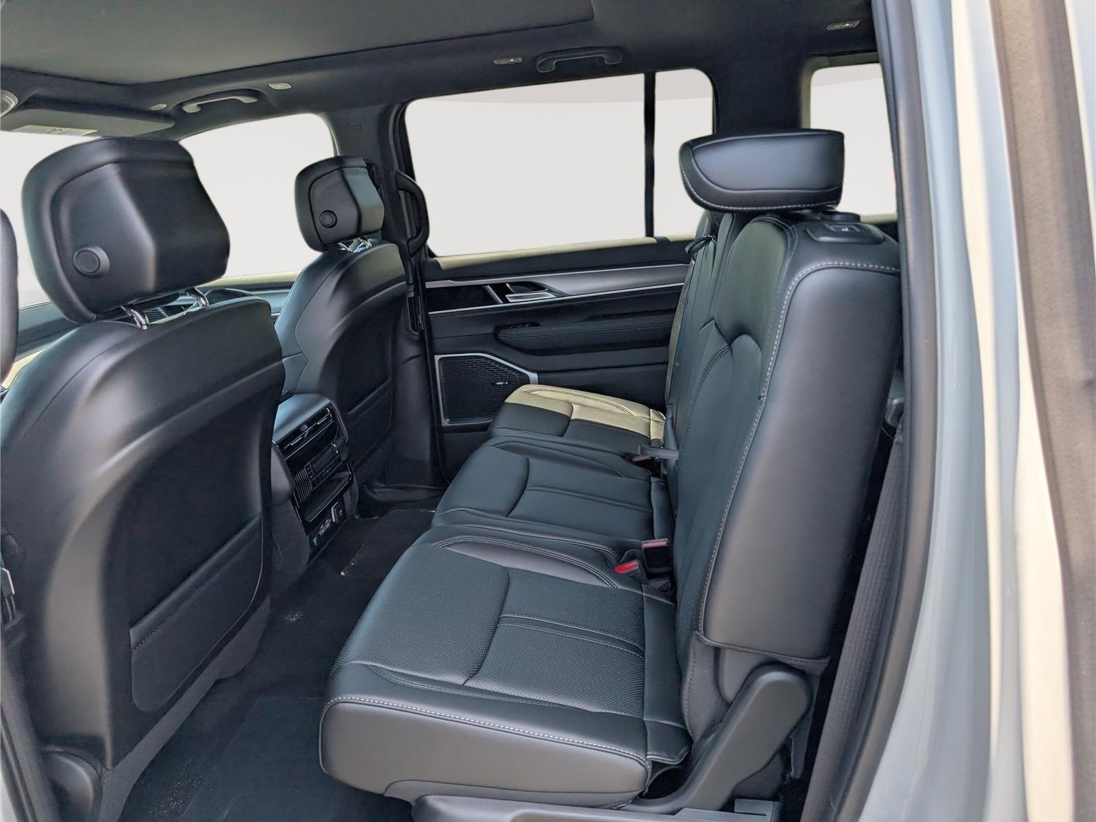 New 2026 Jeep Grand Wagoneer 4WD w/ Premium Group I image 13