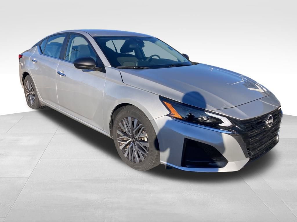 Used 2024 Nissan Altima 2.5 SV image 8